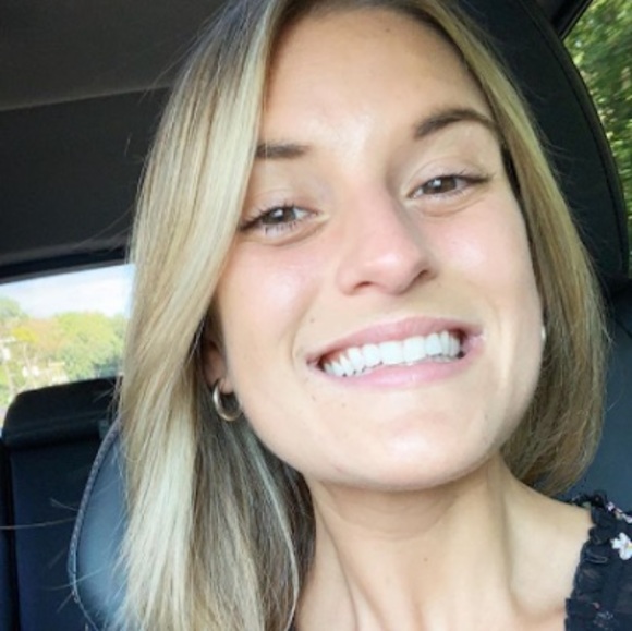 Meet your Posher, Christa - Picture 1 of 1